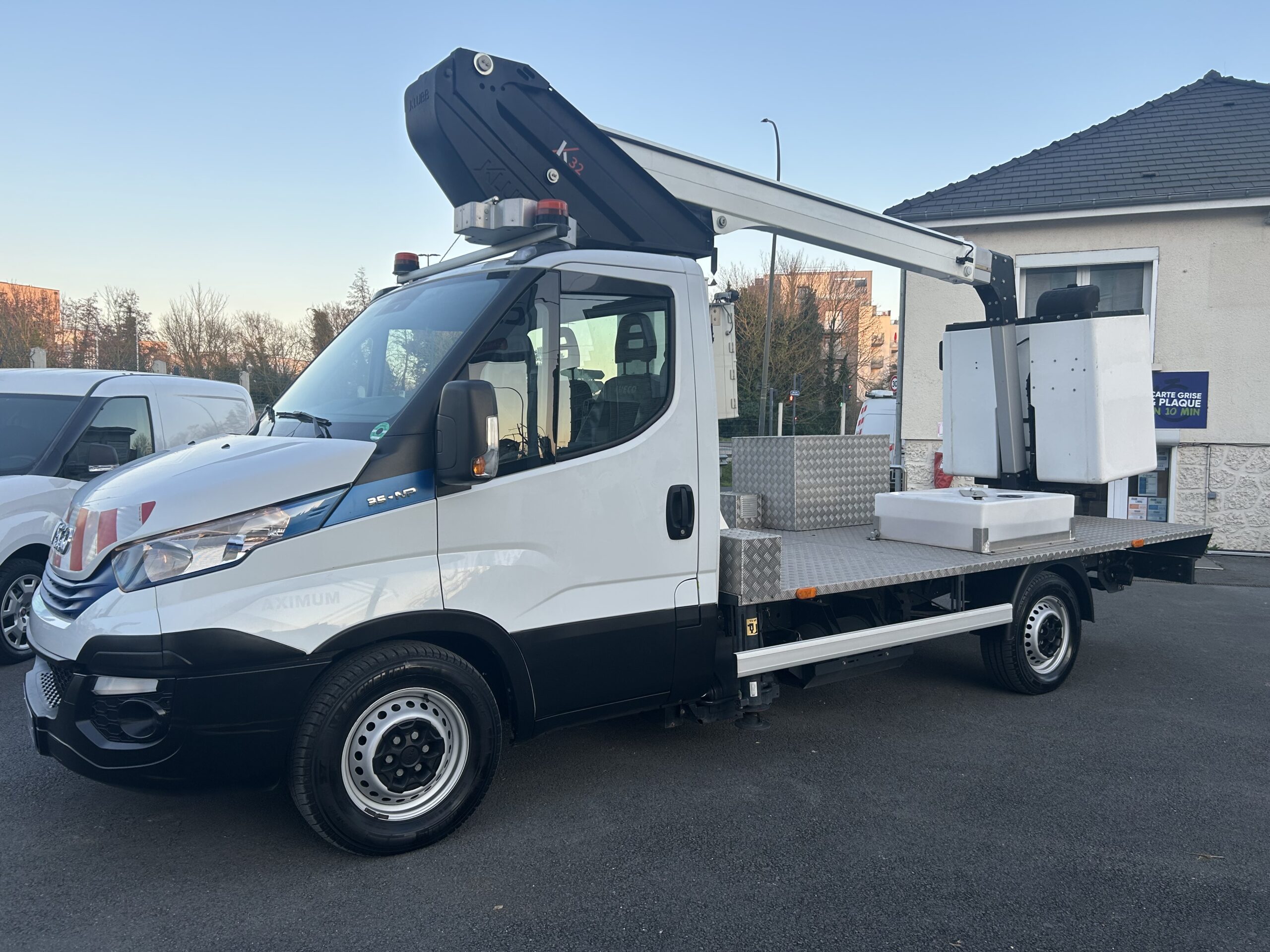IVECO DAILY 3.0 GNV 35S14N 3750 LEAF BLUE POWER